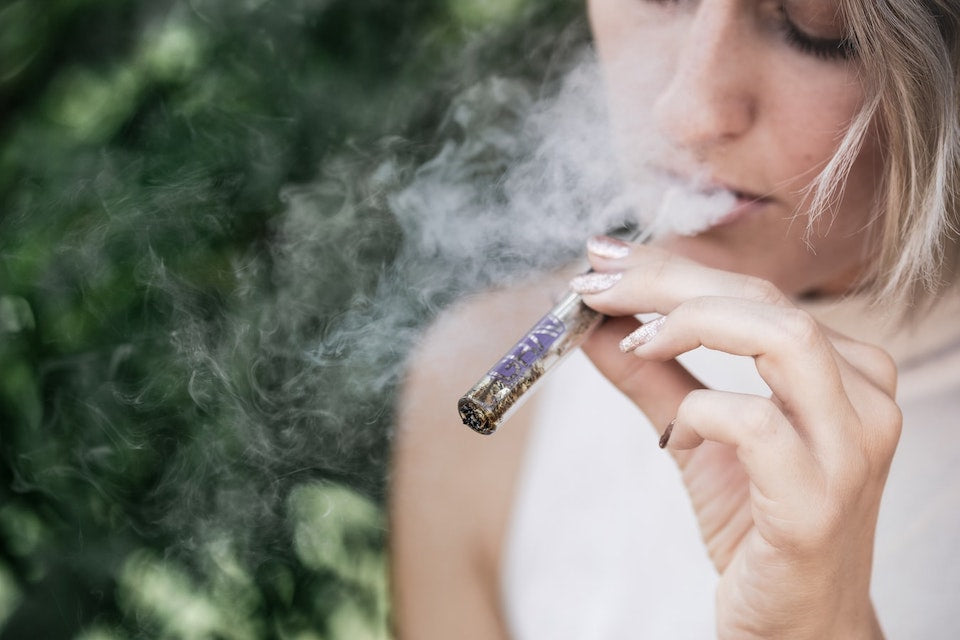 Fumar o vapear La forma en que inhalas el cannabis es importante TdH Mx Fumar o vapear La forma en que inhalas el cannabis es importante TdH Mx