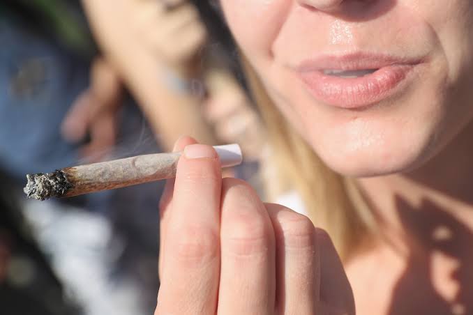 Fumar cannabis por primera vez. Guia y Consejos